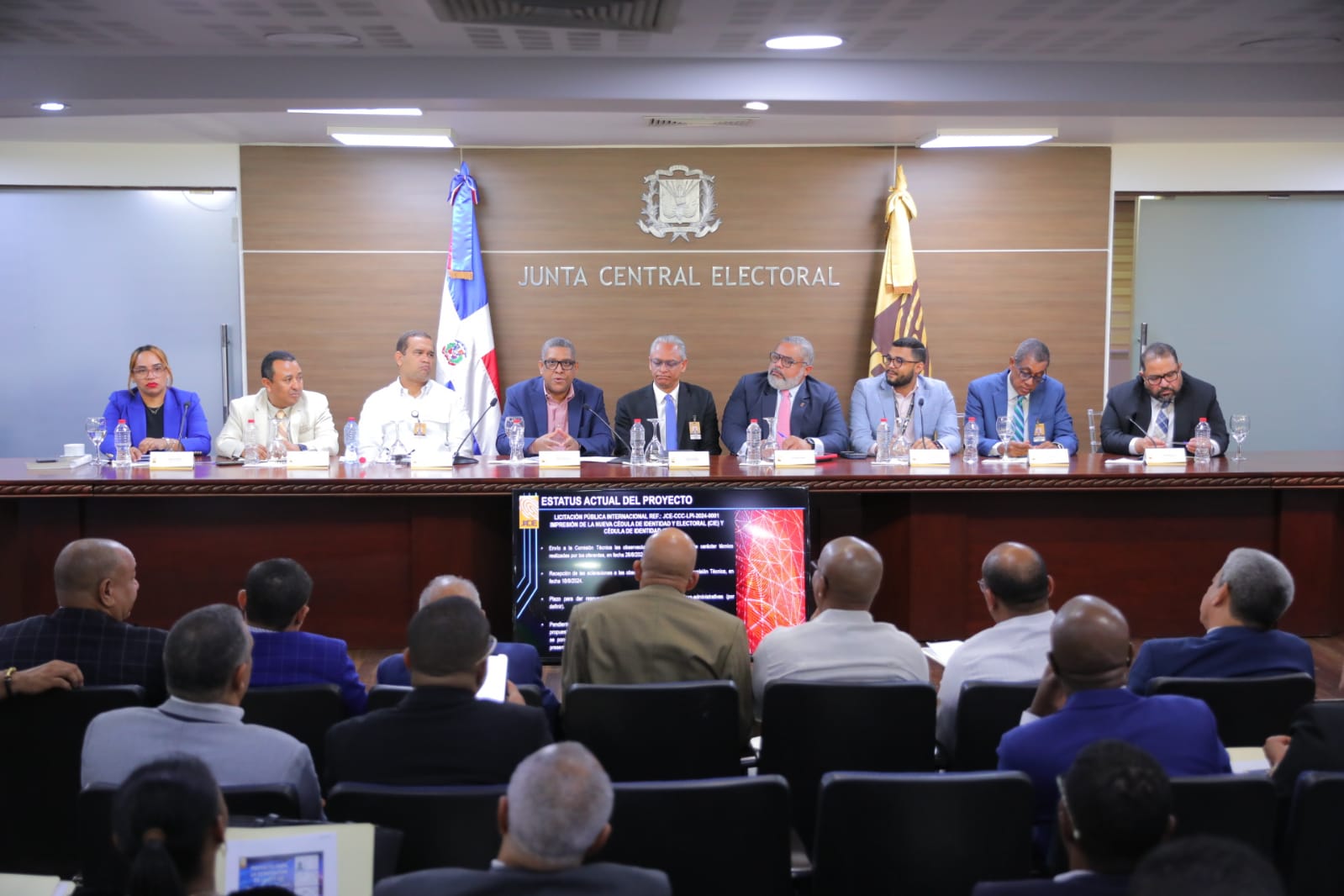 JCE presenta avances del proyecto para renovación de las cédulas